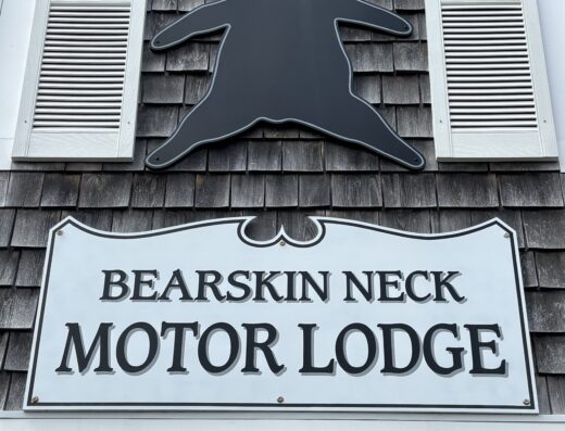 Bearskin Neck Motor Lodge